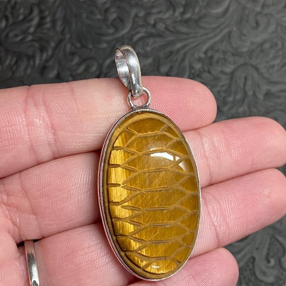 Carved Turtle Shell Tigers Eye Pendant Gemstone Crystal Jewelry - Picture 7 of 8